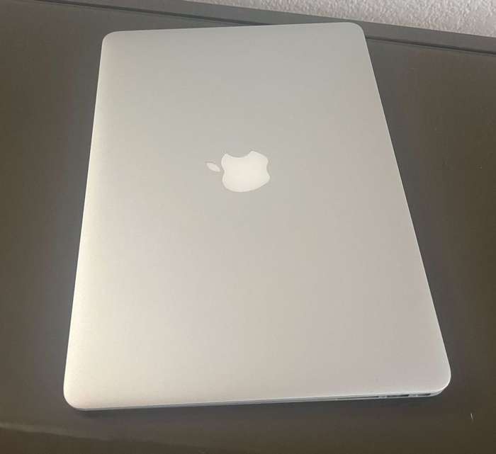 Macbook Air (13-inch, MID 2011) | 4GB RAM | 128GB