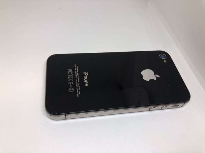 iPhone 4 | 8GB | BLACK