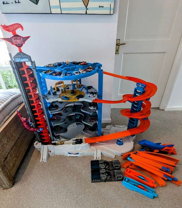 Hotwheels Super Ultimate Garage (& cars, other track & accessories)