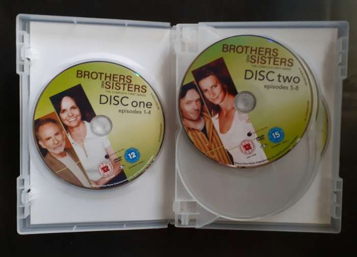 Brothers and Sisters - The Complete First Season ( 6 DVD Set)