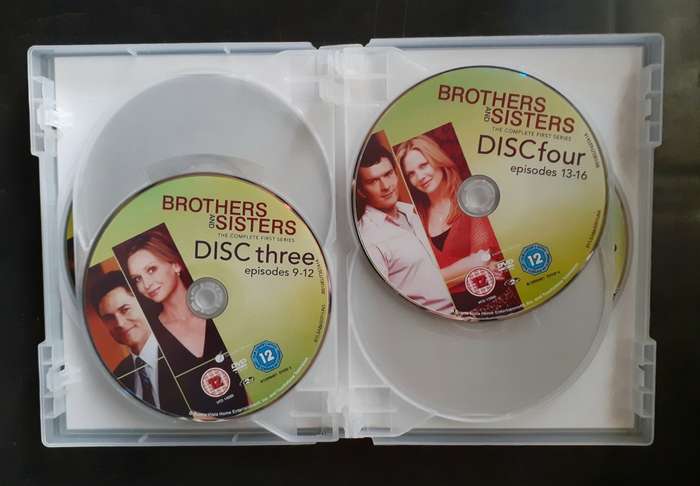 Brothers and Sisters - The Complete First Season ( 6 DVD Set)