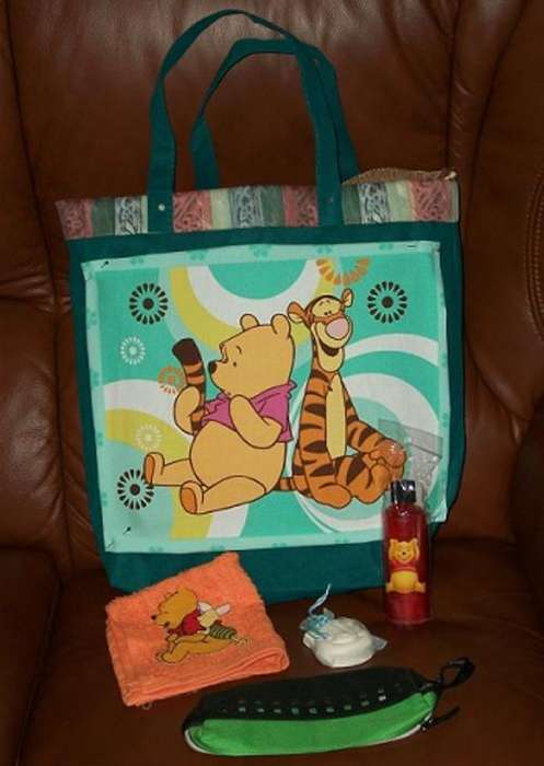 Winni De Pooh Tote Bag with FREE Winni goodies. Give away on R1 auction!