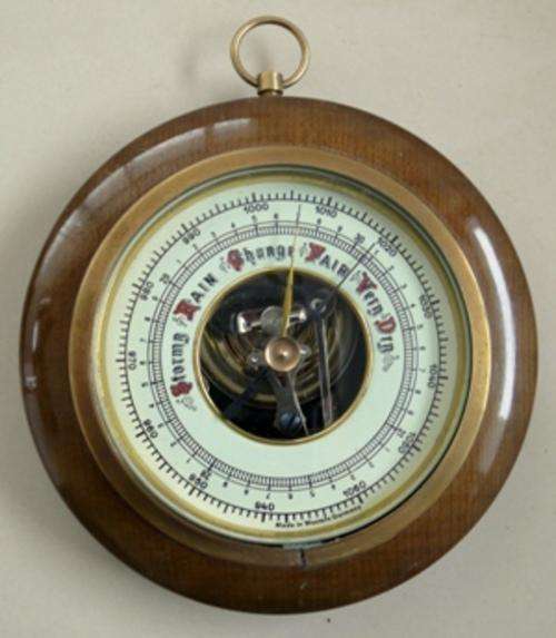 GERMAN BAROMETER,WOOD AND BRASS,WORKING CONDITION.Pls see pics