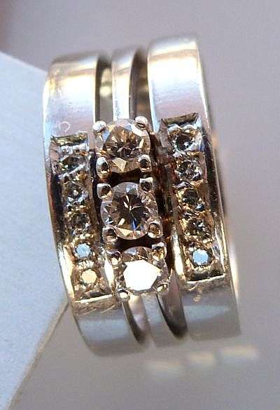 WHITE GOLD DIAMOND RING, GORGEOUS! VALUE R 5000