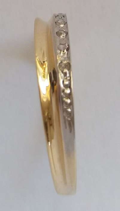Natural diamond band in 9K yellow gold