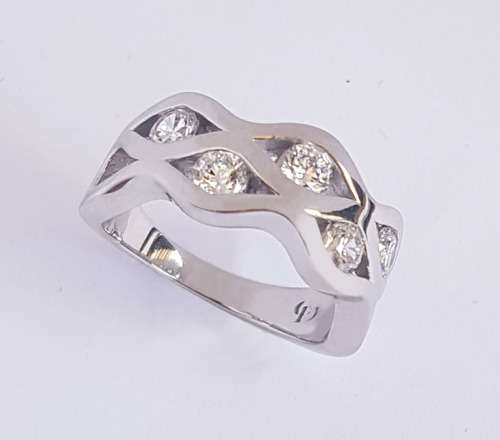 *CD DESIGNER JEWELRY* 2.15ctw Clear CZ Ring in Silver- Size Q