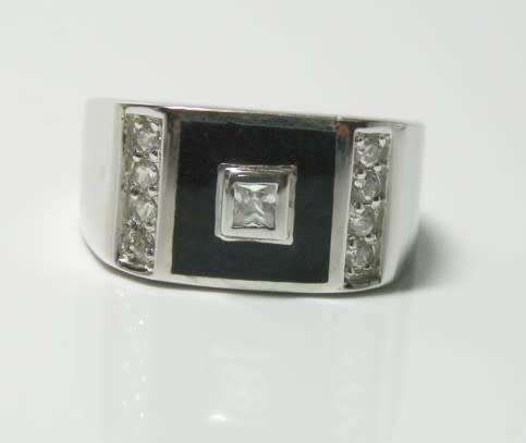 925 Sterling Silver 7.5 grams!! Gents Black Onyx Ring Size 7