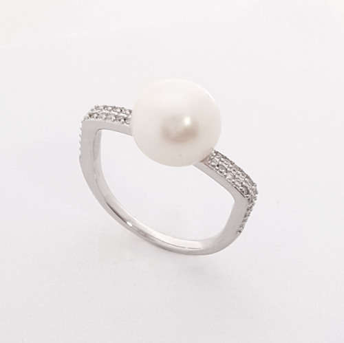 Sterling silver Solitaire Pearl and CZ Ring - Size 5.5/ 6.5