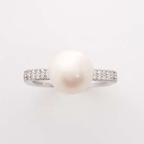 Sterling silver Solitaire Pearl and CZ Ring - Size 5.5/ 6.5