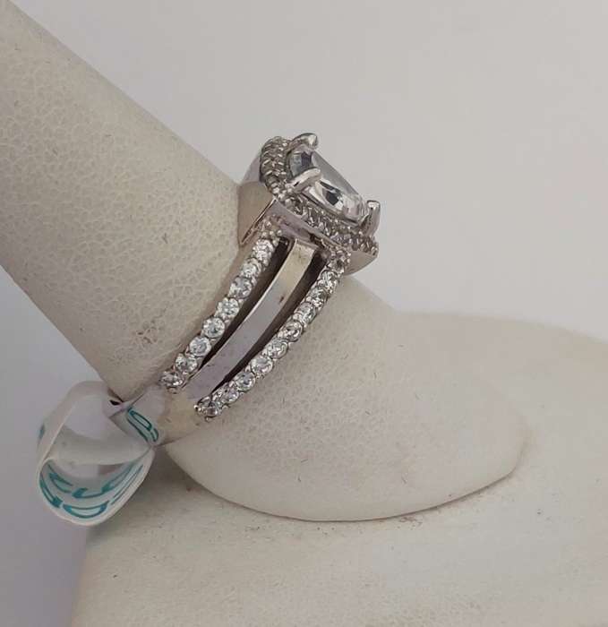 *CD DESIGNER JEWELRY* 1.5ct Trillion Halo CZ Ring in Silver Size R
