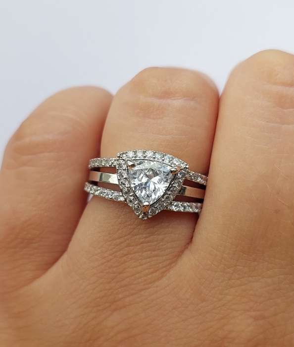 *CD DESIGNER JEWELRY* 1.5ct Trillion Halo CZ Ring in Silver Size R