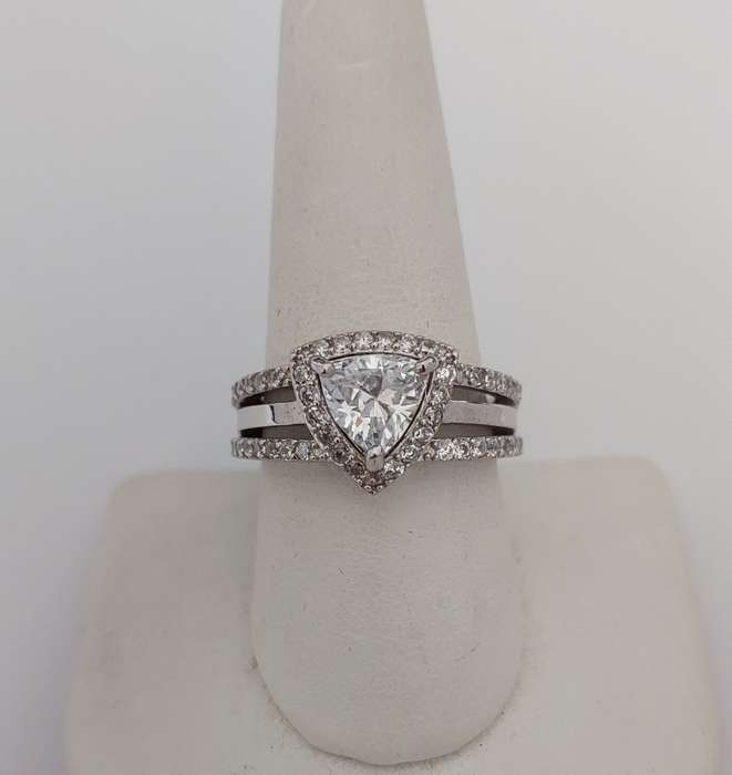 *CD DESIGNER JEWELRY* 1.5ct Trillion Halo CZ Ring in Silver Size R