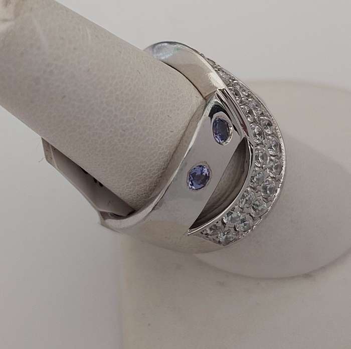 *CD DESIGNER JEWELRY* 1.30ctw Cr Tanzanite and CZ Cross over Ring- Size R