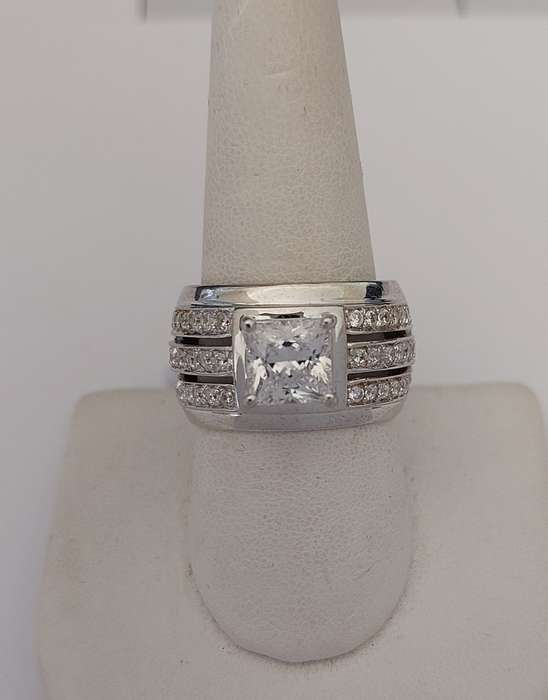 *CD DESIGNER JEWELRY* 1.6ct Princess CZ Ring in Silver- Size R