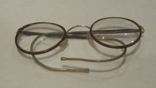 Vinatge Spectacles / Eye Glasses and Case