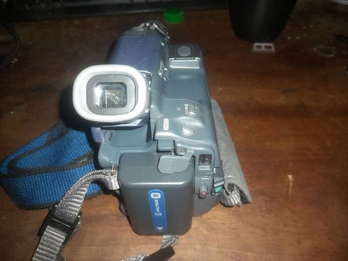 SONY DCR-TRV22E DIGITAL HANDYCAM | MiniDV/Digital8 CASSETTE | MEMORY STICK PRO SLOT | RETRO