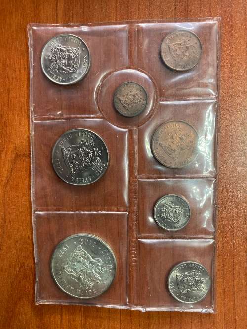1972 silver R1 Uncirculated coin set includes 1/2c