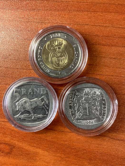 3 MANDELA COINS IN CAPSULES * 1994 inauguration(circ) 2000 smiley(circ) 2008 birthday (unc) 1 price