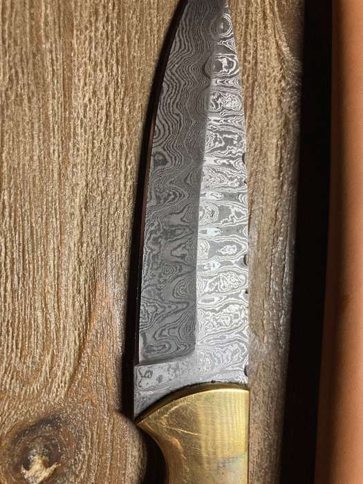 New Damascus hunting knife with leather sheath
