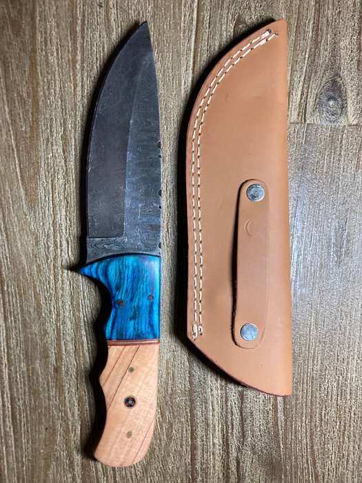 New Damascus hunting knife with leather sheath
