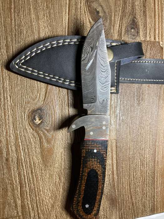 New Damascus hunting knife with leather sheath