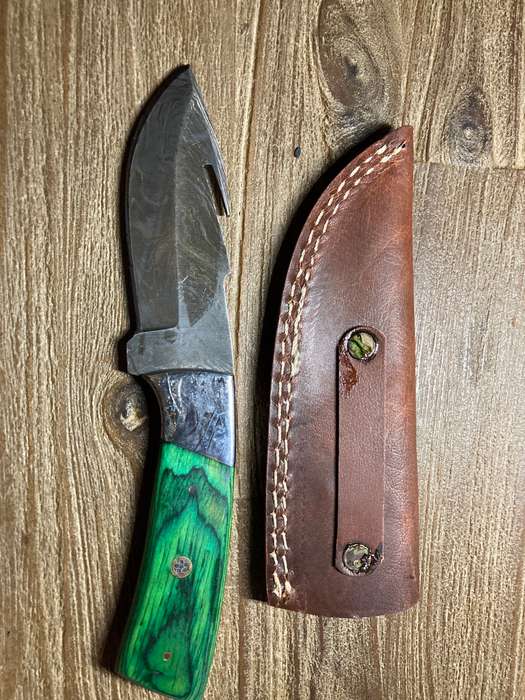 New Damascus hunting knife with leather sheath