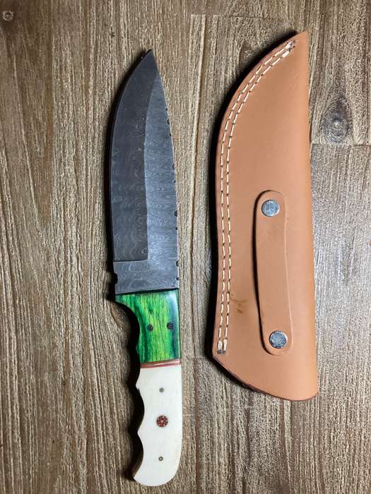 New Damascus hunting knife with leather sheath