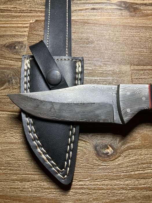 New Damascus hunting knife with leather sheath