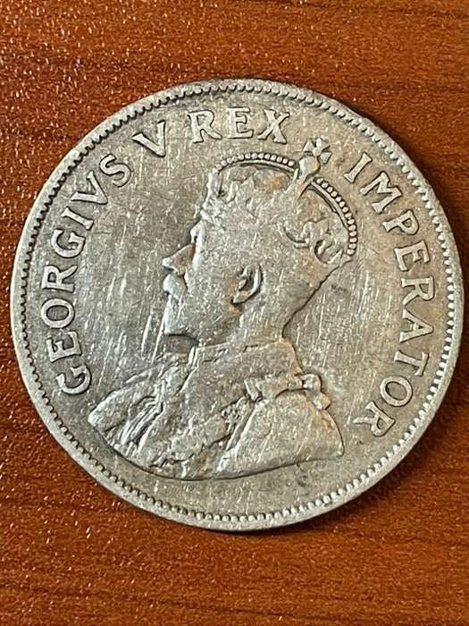 1925 *** 2 1/2 Shilling *** Scarce coin in an y grade
