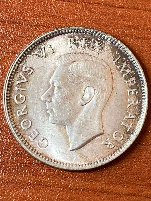 1943 *** Shilling *** stunning coin with great details