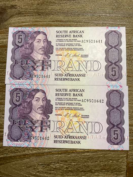 De Jongh *** R10 *** 1975 third issue *** 2 great consecutive notes, scarce