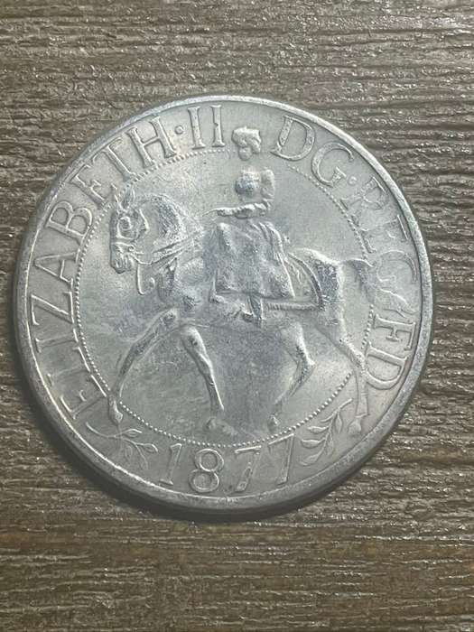 1877 *** Elizabeth II crown *** Imitation Crown not silver
