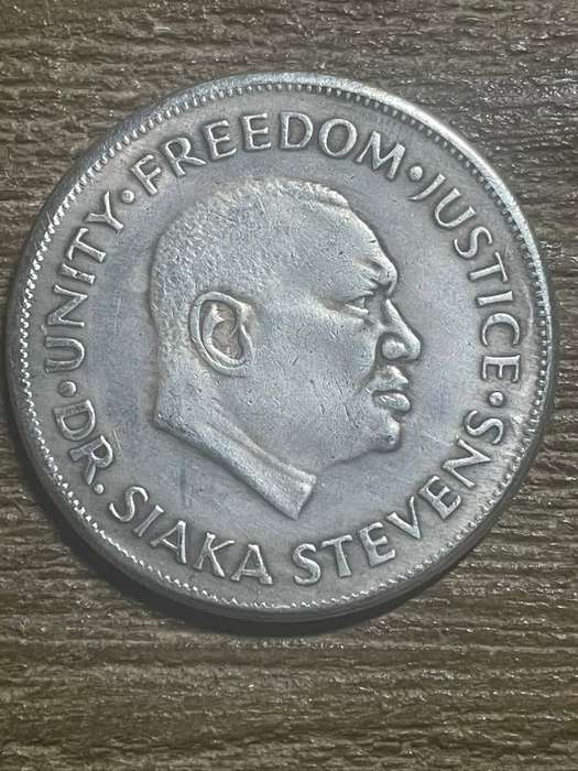 1 Leon 1974 *** Sierra Leon *** Imitation Crown not silver