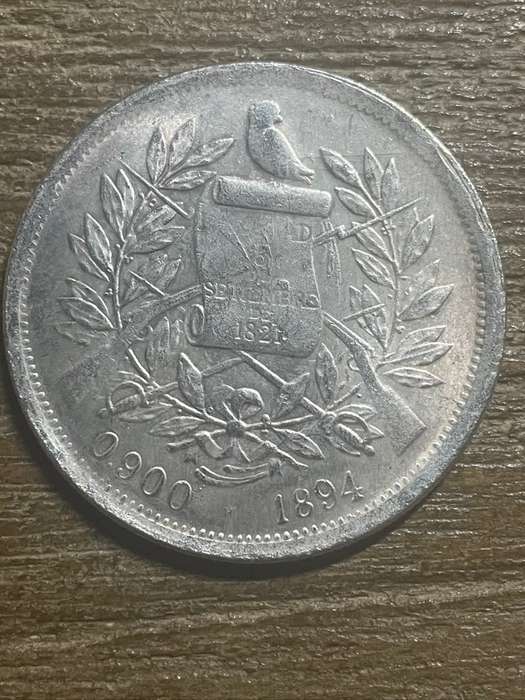 1894 *** Guatamala un peso *** Imitation Crown not silver