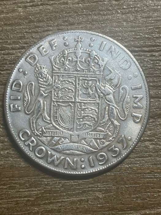 1937 *** Crown  *** Imitation Crown not silver