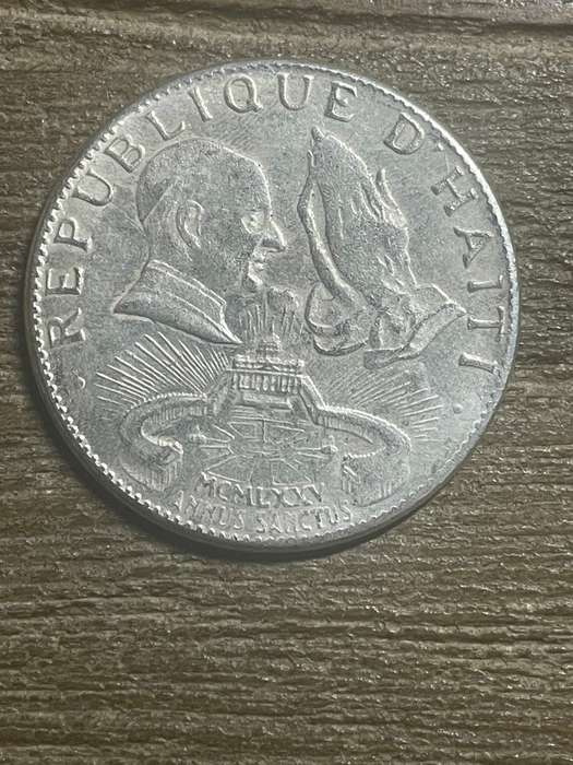 1975 *** 50 gourdes *** Imitation Crown not silver