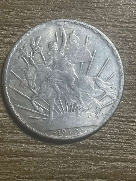 1910 *** mexicanos un Peso *** Imitation Crown not silver