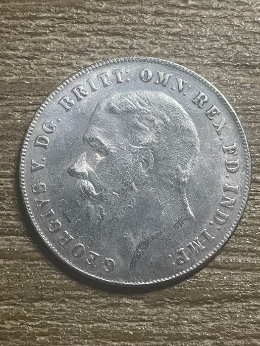 1935 *** Crown  *** Imitation Crown not silver