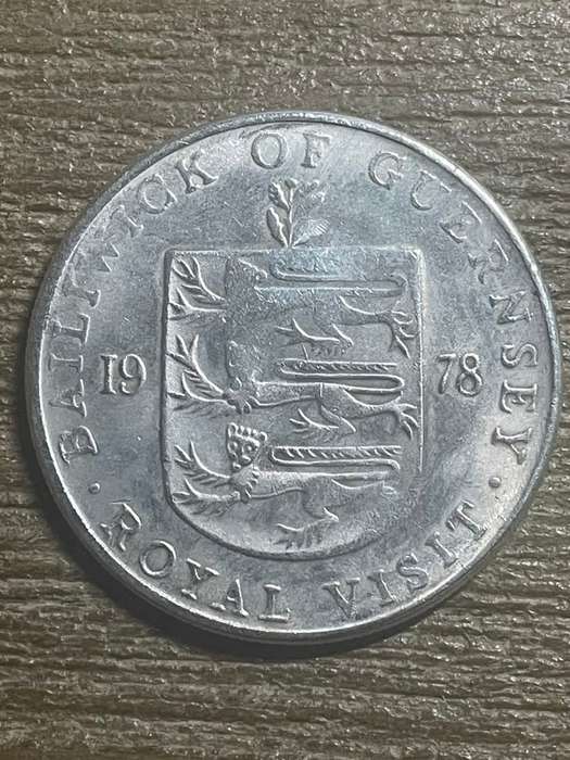 1978 *** Geurnsey royal visit *** Imitation Crown not silver