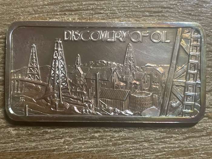 Silver 1 oz *** Discovery of oil *** 1976 Hamilton Mint do your research