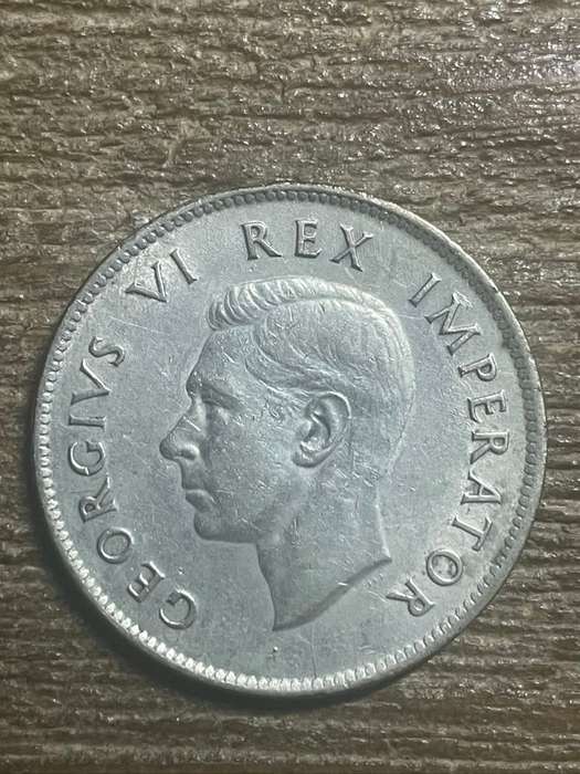 1943 *** 2 shilling *** A/unc  highly collectable