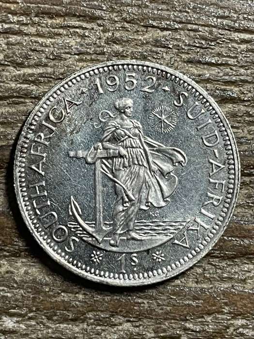 1952 *** Shilling *** Shows good details a/unc