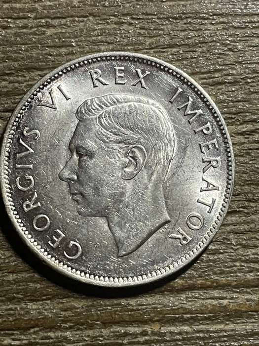 1942 *** 2 1/2 Shilling  *** AU+ excellent coin