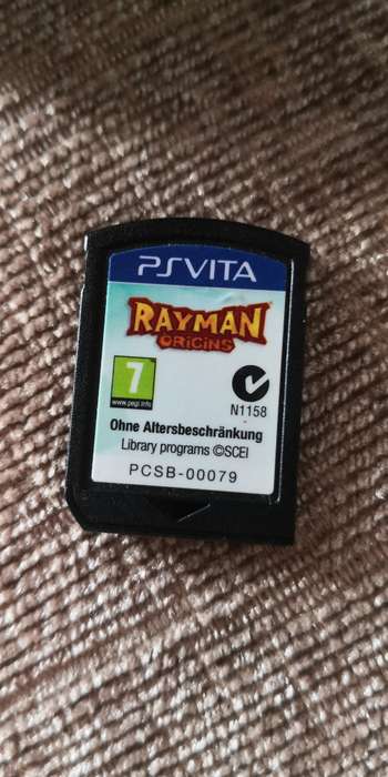 PS VITA (WIFI/1104) WITH 1 GAME