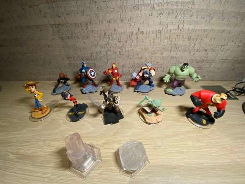 Disney Infinity Xbox360/Ps4 Bundle with 10 Characters Included