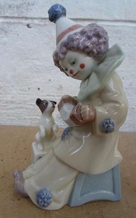 CUTE & FUN~RETIRED GENUINE LLADRO BOY CLOWN SEATED WITH PUPPY DOG.