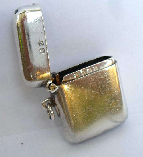 SOLID SILVER ANTIQUE VETSA CASE~BIRMINGHAM 1919~27.8 GRMS