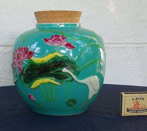 ENGLISH MAJOLICA STYLE GINGER JAR~RAISED DETAIL~ART NOUVEAU DESIGN