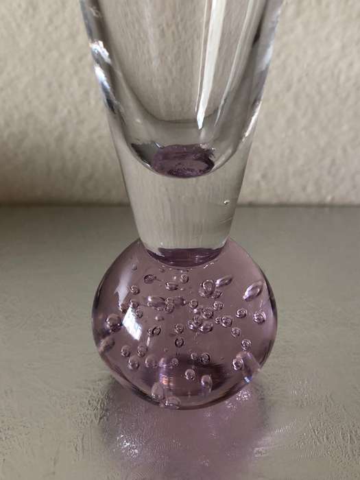 RARE VINTAGE SWEDISH PINK GLASS BUD VASE WITH BUBBLES IN BASE