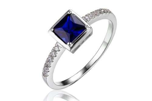 **ABSOLUTELY GORGEOUS **BLUE CREATED SAPPHIRE STERLING SILVER  SOLITARY SQUARE RING SIZE P/8/18.1MM